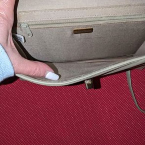 Beautiful Light Gray Crossbody Bag By Amanda Smith. Very Nice And Roomy - Picture 7 of 7